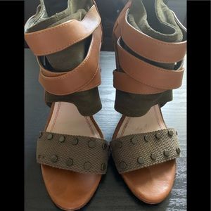 ✈️Brown and Green Heels